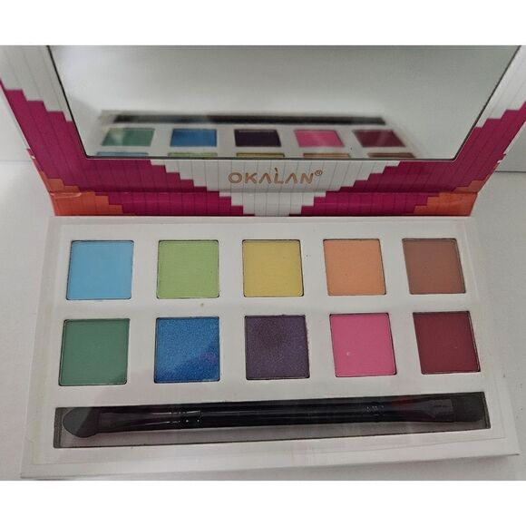 Eye Shadow Palette by Oaklan "Youthful"/NWOT Never Used - Picture 2 of 8